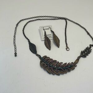 Handcrafted necklace and earring, set. Copper and black.